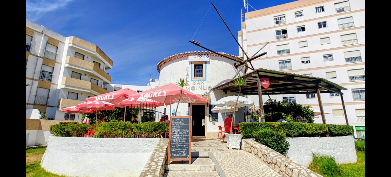 Historische Windmühle in Lagos, heute Café O Moinho